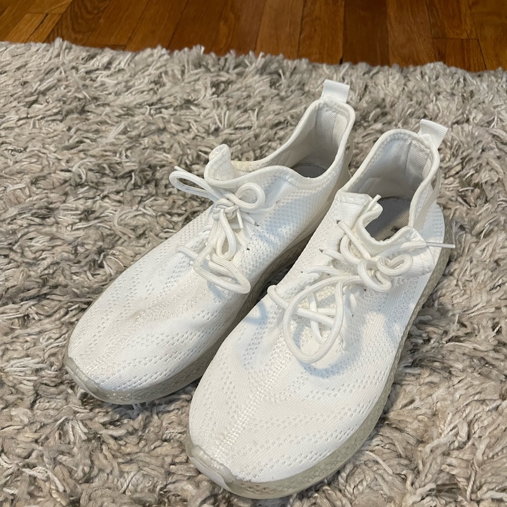 Athletic shoes - Picture 3 of 4